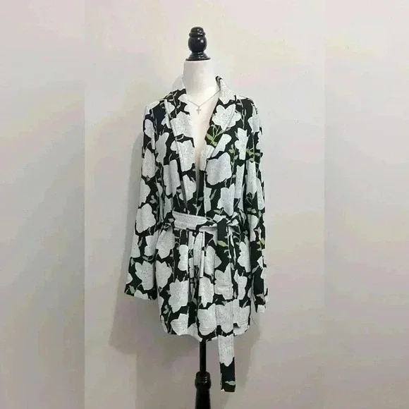 BNWT 500 Madison Cinqcent Women’s floral print trench coat size Xs - Picture 4 of 5